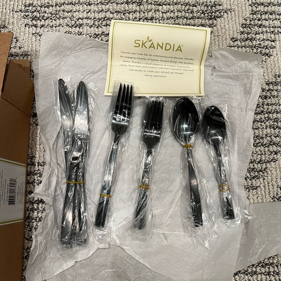 Hampton Forge Skandia 20 piece set , place setting - Picture 3 of 4